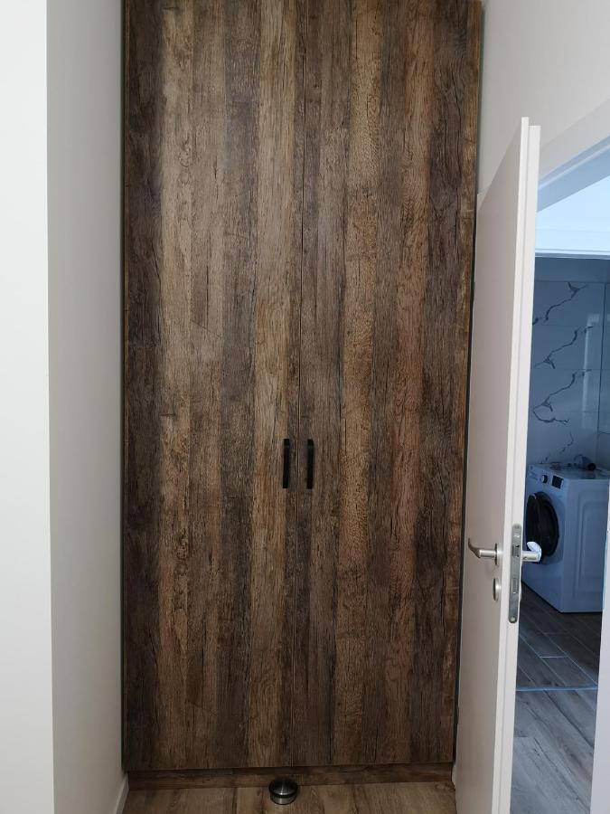 Ared-Atrium Mall Chrysflatty3 Premium Apartment 60Mp Arad Exterior foto