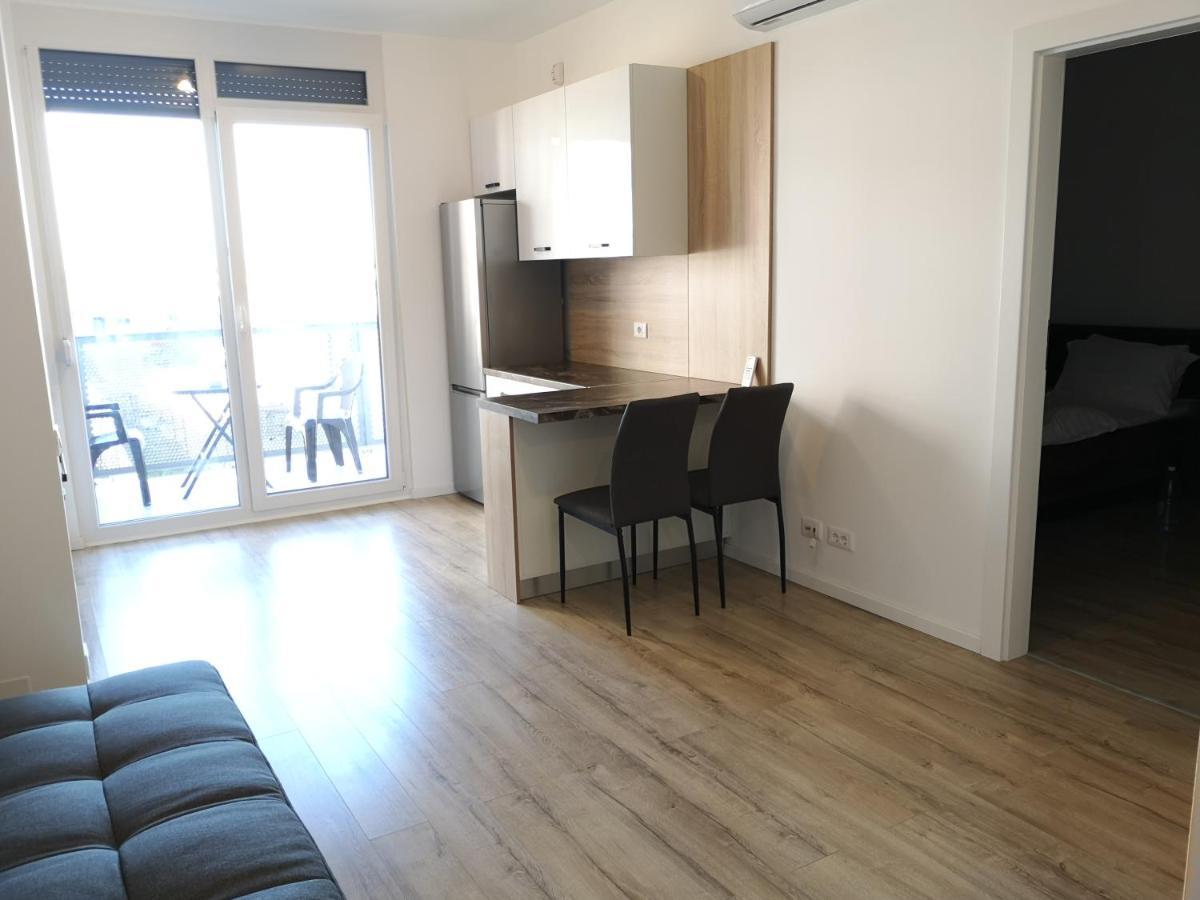 Ared-Atrium Mall Chrysflatty3 Premium Apartment 60Mp Arad Exterior foto